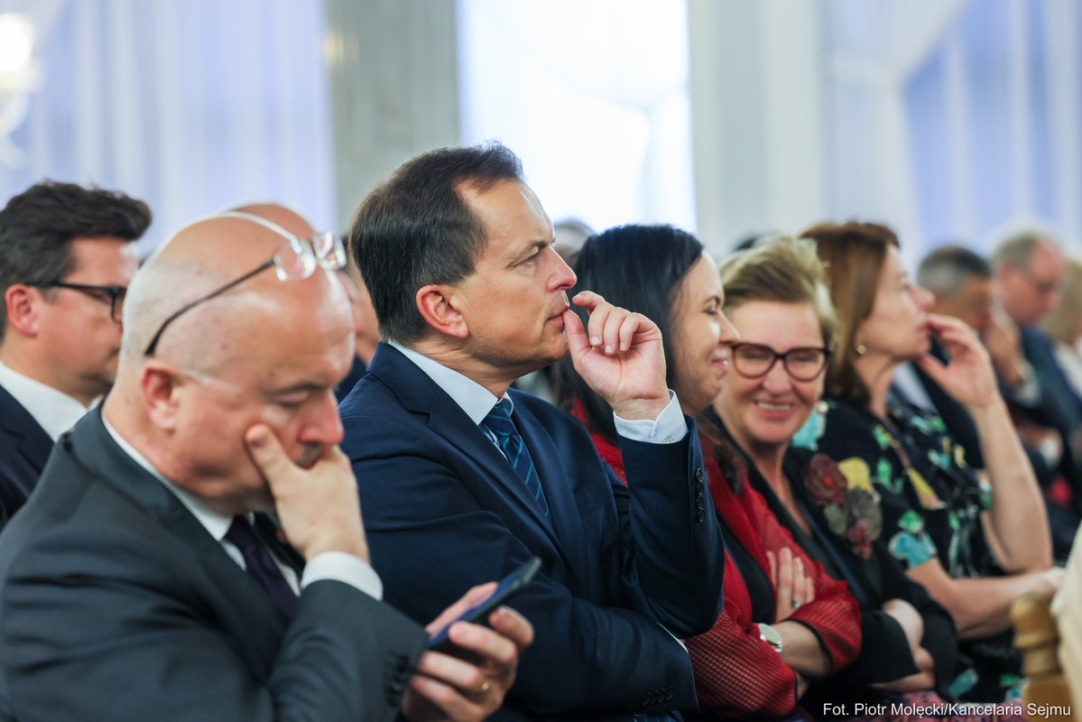 PLParliament's tweet image. 🇵🇱🤝🌍 | July 7, 2025. In the Column Hall of the Polish Parliament, Speakers @szymon_holownia & @M_K_Blonska met with 🇵🇱 diplomats during the Heads of Missions Conference @PolandMFA.
The meeting was also attended by Deputy Speakers @MWielichowska, @DorotaNiedziela, and…