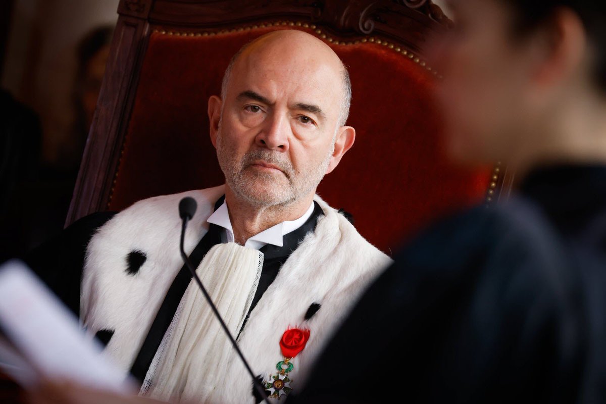 🚨🇫🇷 𝗔𝗟𝗘𝗥𝗧𝗘 𝗜𝗡𝗙𝗢 — Pierre Moscovici a MENTI en affirmant n’avoir joué aucun rôle dans la nomination de Najat Vallaud-Belkacem à la Cour des comptes.

Selon l’article L122-3 du Code des juridictions financières, une nomination extérieure à la fonction publique doit