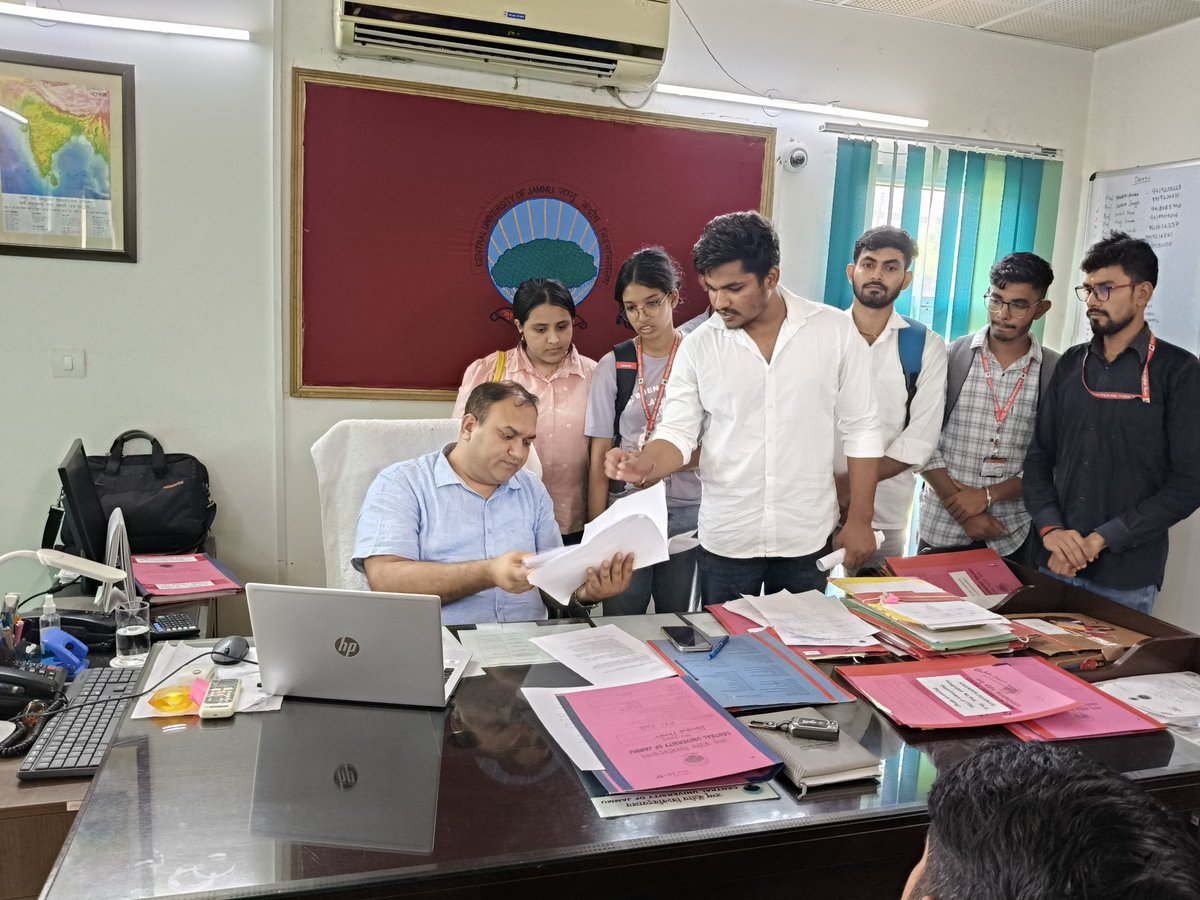 abvpcujammu's tweet photo. ABVP Central University of Jammu unit submits memorandum to Registrar &amp; Chief Warden against the hike in Hostel Lodging Fee.

#ABVPForStudents https://t.co/bbWzqeVWZn