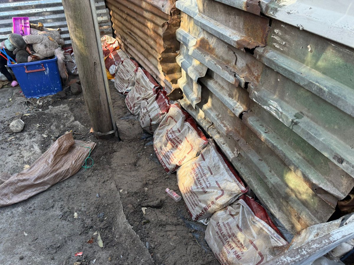 🧡 MANDELA DAY IN CAPE TOWN 🧡
Today, the GOOD Party rolled up its sleeves in Bonnytoun, Wynberg.

Our councillors joined residents on the ground, helping to install materials to prevent future flooding in this vulnerable informal settlement.

This is what it means to live