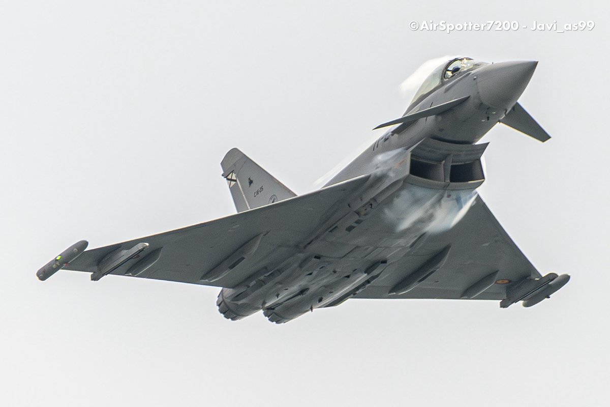 Here are some INCREDIBLE images of a high speed  bird strike that penetrated the canopy.  The pilot was able to safely recover the aircraft and only sustained minor injuries. 
Thank you for sharing 
IG:  @ air_spotter7200