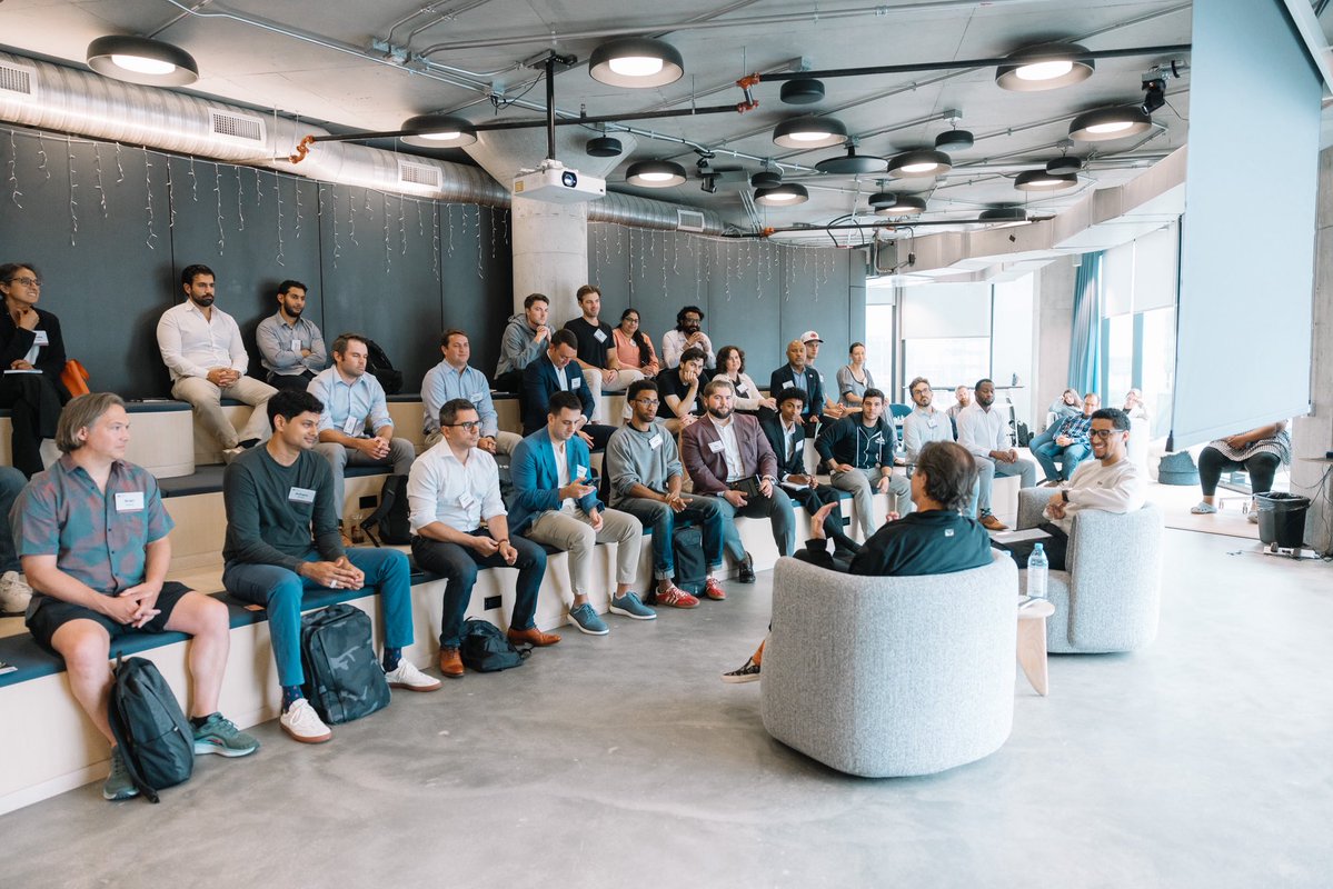 landon20s's tweet image. “Startup communities thrive on mentorship freely given.”
That was the theme of yesterday’s fireside with @bfeld at @drive_capital
Brad’s an OG: 90s tech investor, co-founded @techstars and wrote many best sellers
We covered startup war stories and his new book Give First