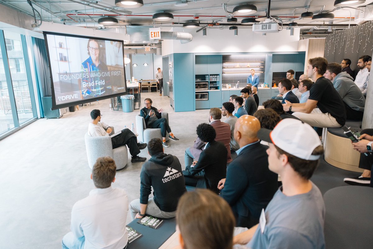 landon20s's tweet image. “Startup communities thrive on mentorship freely given.”
That was the theme of yesterday’s fireside with @bfeld at @drive_capital
Brad’s an OG: 90s tech investor, co-founded @techstars and wrote many best sellers
We covered startup war stories and his new book Give First