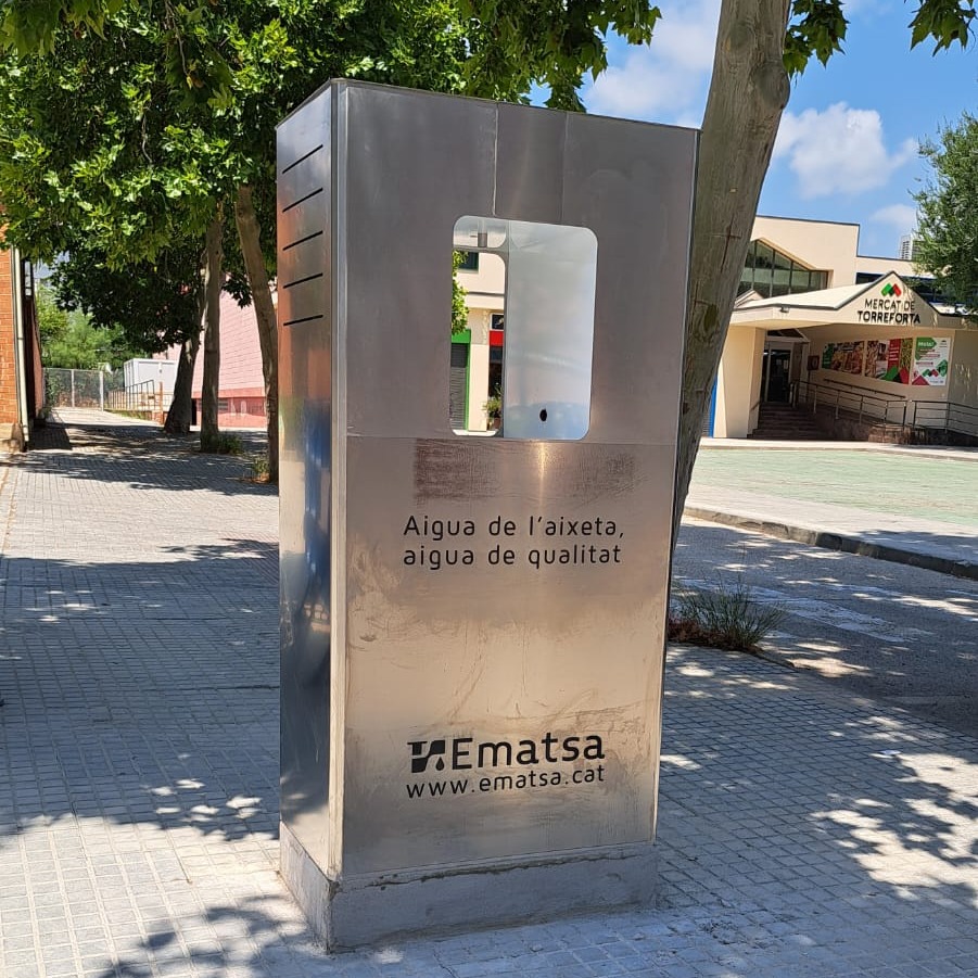 💧Ja està instal·lada la segona font refrigerada

📍La podeu trobar al carrer riu Glorieta de Torreforta, davant el mercat municipal.

És un model modern i robust amb dispensador automàtic per omplir recipients i cantimplores

#Tarragona #EMATSA