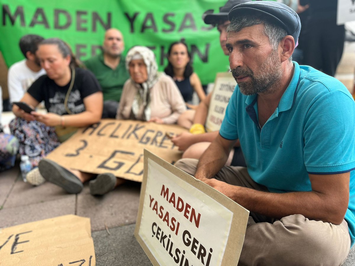 ikizkoydireniyo's tweet image. BEKLEMEYE DEVAM EDİYORUZ!
Biz bu ülkenin köylüleriyiz. Tek istediğimiz köylerimizde, topraklarımızda yaşamak, üretmek. Üretmek için sesimizi duyun. Onurumuzla, emeğimizle yaşamak istiyoruz sayın @NumanKurtulmus.
#MadenYasasıGeriÇekilsin