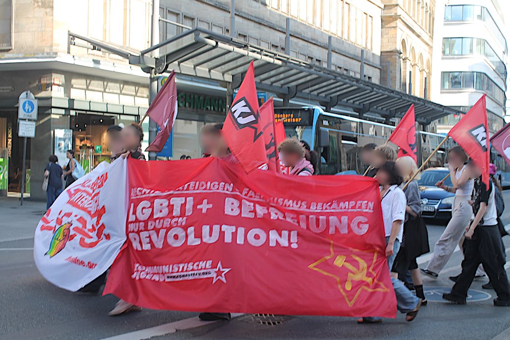 Einige Bilder von unseren Aktionen und Veranstaltungen zum Thema #Stonewall und LGBTI+ Befreiung: