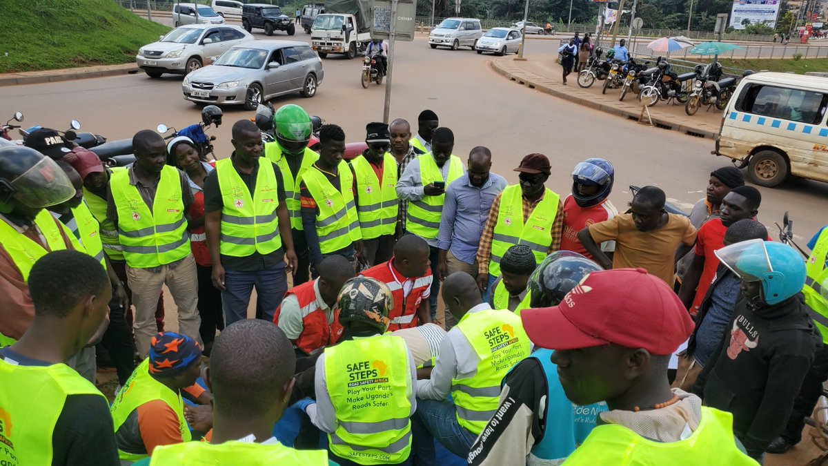 Ug_RedCrossCFA's tweet image. Today, under the #SafeSteps campaign, we successfully trained over 100 boda-boda riders in Kyaliwajjala and Naalya in road safety and first aid skills.
Together, we are building safer roads and more prepared communities.
Thank you to all the riders who showed up and took the…