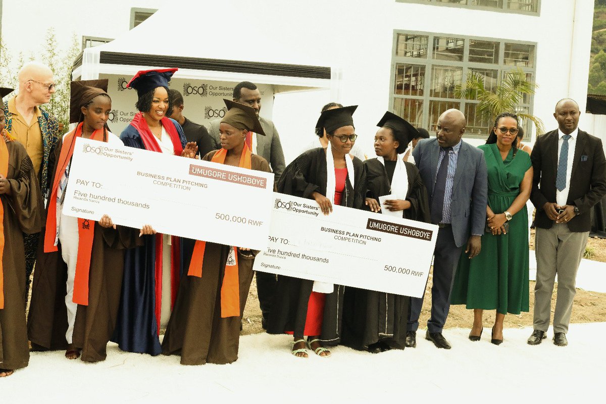 <a href="/oso_oursisters/">Our Sisters Opportunity -OSO</a> <a href="/RwandaNorth/">Northern Province/ Rwanda</a> <a href="/gahundemaurice/">Maurice Mugabowagahunde</a> <a href="/muka_vestine/">Vestine Mukandayisenga</a> <a href="/RTB_Rwanda/">Rwanda TVET Board</a> Mu mpanuro yabahaye, umuyobozi w'Akarere, <a href="/muka_vestine/">Vestine Mukandayisenga</a>, yababwiye ko ihangamurimo bize bakwiye kuribyaza umusaruro, bijyanye n'amahirwe ubuyobozi bw'Igihugu bugenera abaturage, nabo bakazavamo ba rwiyemezamirimo bahanga imirimo ku bandi baturage.