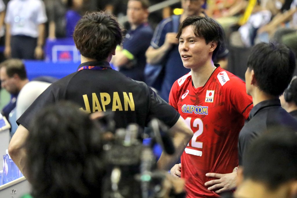 mihochan_1211's tweet photo. 250718
試合後1人ずつ話してた。
素敵なキャプテン

#石川祐希 選手
#VNL2025 https://t.co/0wGMc1Y1Lo