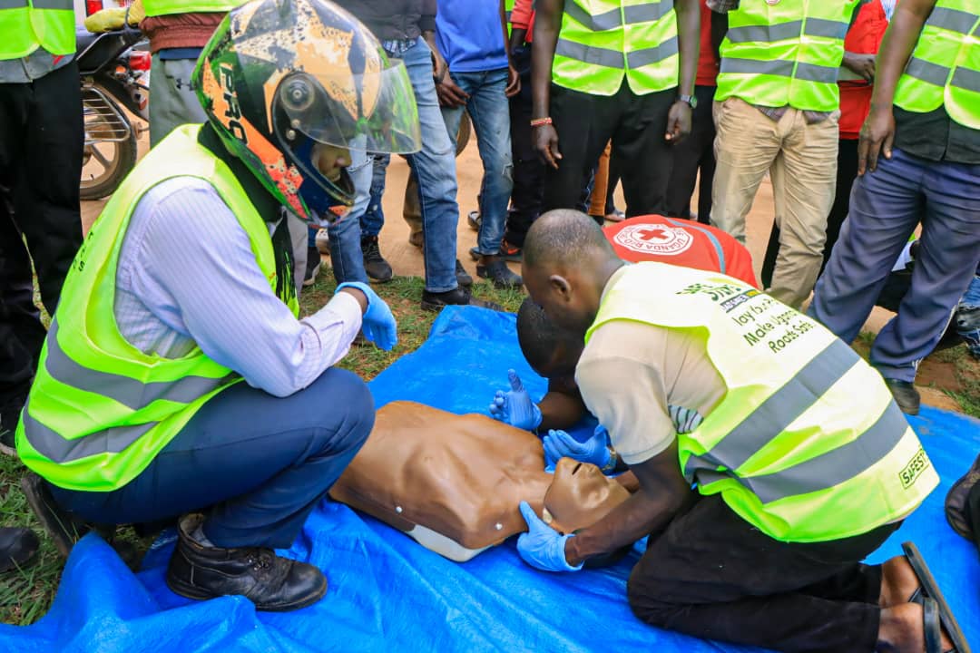 Ug_RedCrossCFA's tweet image. Today, under the #SafeSteps campaign, we successfully trained over 100 boda-boda riders in Kyaliwajjala and Naalya in road safety and first aid skills.
Together, we are building safer roads and more prepared communities.
Thank you to all the riders who showed up and took the…