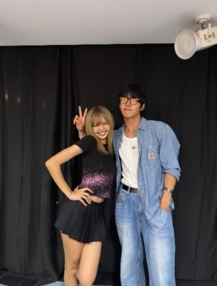 LittleTouchLisa's tweet photo. คือ สนิทกันมากกกกก ลิซ่าเป็นคนที่รักษาความสัมพันธ์เพื่อนได้นานมากนะ https://t.co/1qnUdqO18p