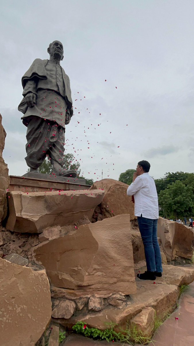 AmitChavdaINC's tweet image. लोह पुरुष सरदार वल्लभभाई पटेल साहब के पथ पर, हम सब साथ मिलकर गुजरातीओ के हक, अधिकार और सन्मान की लड़ाई लड़ने के लिए संकल्पबद्ध है।

#Gujarat 
#Sardar_Patel 
#Ahmedabad