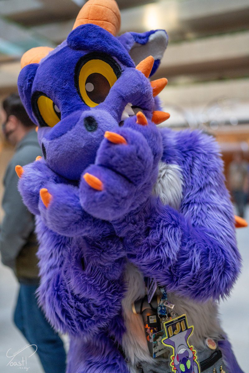 POV: You said he’s cute
#FursuitsFriday 

📸: <a href="/ToastIsADog/">Toast! 🥪 🔜 FWA</a>