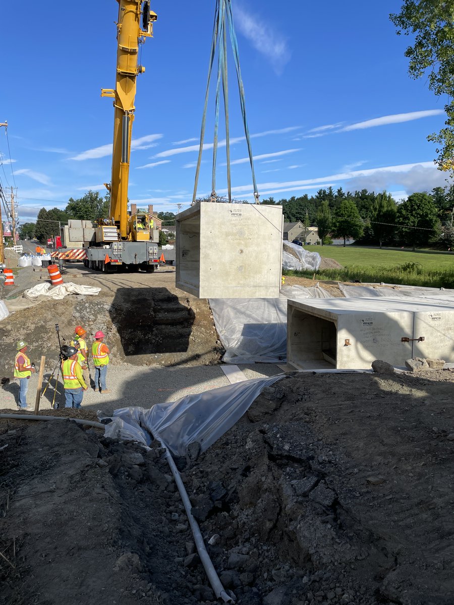 NYSDOTHV's tweet image. Rt 17K, Montgomery
Ever wonder what happens beyond the barriers🚧on a culvert project? 
Old culverts are removed and cranes🏗️are often brought in to move precast culvert pieces into place- Stay tuned for more.

Safety is our top priority-Never enter closed construction sites!