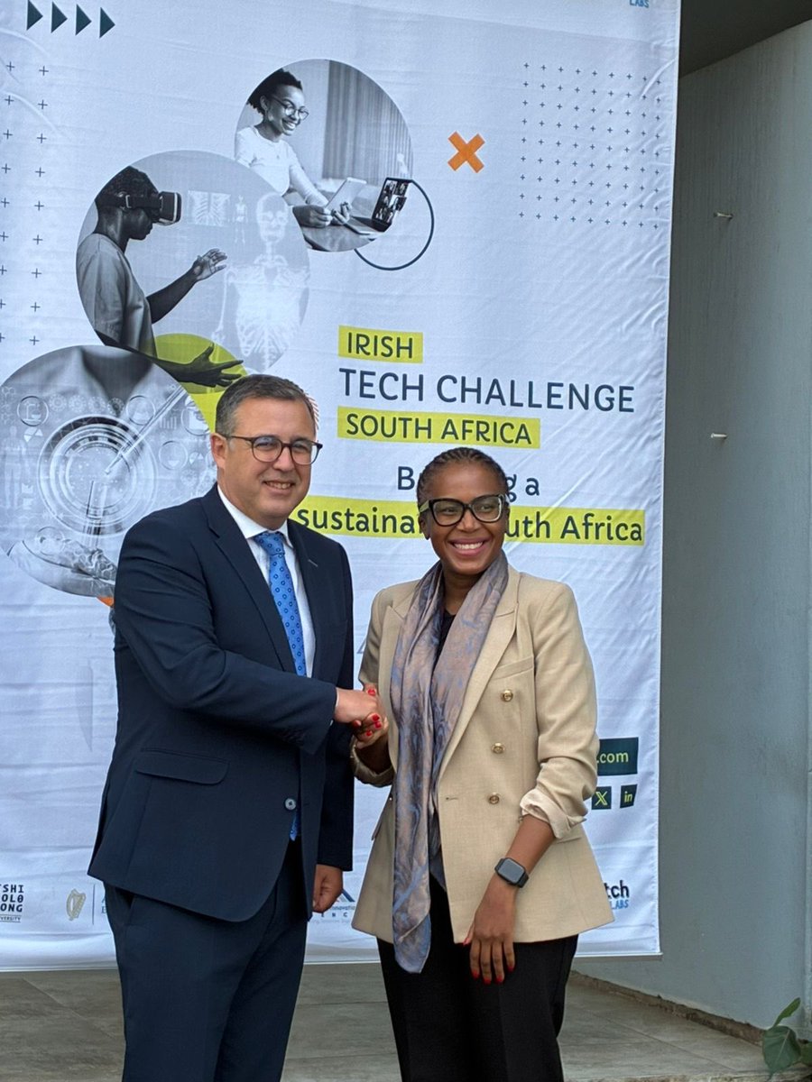 IrlAmbRSA's tweet image. Always a pleasure to visit Durban. Great to do the Irish Tech Challenge showcase; visit the @DenisHurleyDBN and launch the 5th volume Africa, Ireland and Beyond with @UKZN and ISAA Durban and visit @ACCORD_online this week.