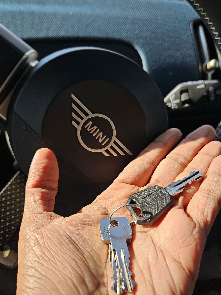 Fit check. Thule lent me a Force 3 box for the Countryman SE. 400l capacity. Costs just under R15k.