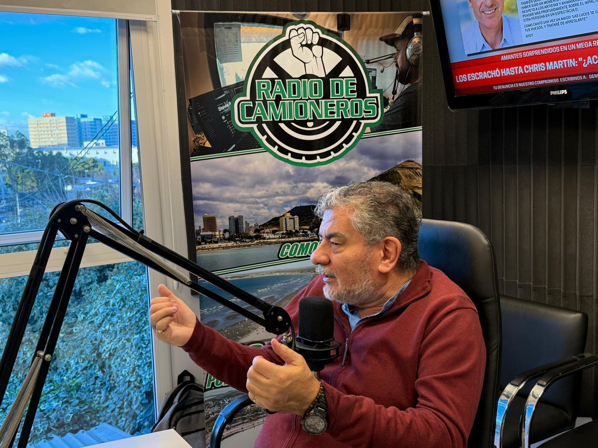 CamionerosRadio's tweet photo. 🎙️ Jorge Taboada, sec. gral. del Sindicato de Trabajadores Camioneros de Chubut, habló sobre la criminalización de la protesta, las políticas del gobierno nacional y la importancia de la obra social.

📻 Nos escuchas a través del 90.3 en Comodoro, 88.3 en Trelew y 88.5 en Madryn. https://t.co/w4L5C0Zowi