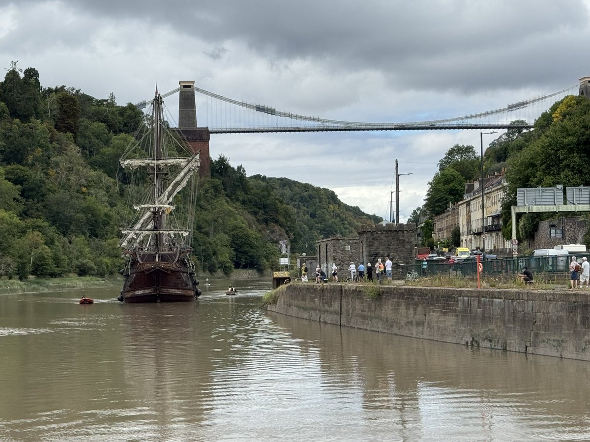 john_actuary's tweet image. A magnificent sight as the Spanish Galeón Andalucia passes under the Clifton Suspension Bridge and enters Bristol Harbour through the Cumberland Basin lock.