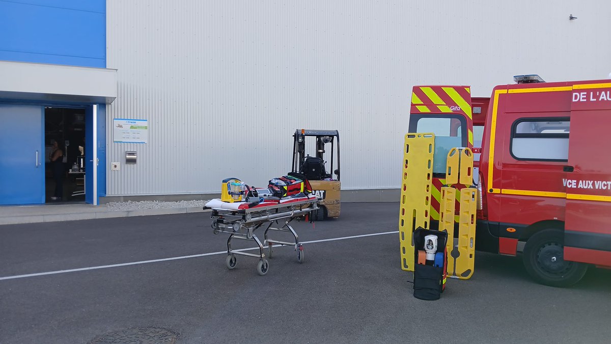 Sapeurs-pompiers de l'Aube 1⃣0⃣ (@sdis_10) on Twitter photo 🔙 𝑹𝒆𝒕𝒐𝒖𝒓 𝒔𝒖𝒓 𝒍𝒆 𝑺𝒂𝒇𝒆𝒕𝒚 𝑫𝒂𝒚  !
À l’invitation de Tractel, le SDIS a participé à une journée dédiée à la sécurité, la prévention et au partage de bonnes pratiques : sensibiliser aux risques et promouvoir les bons réflexes en milieu professionnel... 🔙 𝑹𝒆𝒕𝒐𝒖𝒓 𝒔𝒖𝒓 𝒍𝒆 𝑺𝒂𝒇𝒆𝒕𝒚 𝑫𝒂𝒚  !
À l’invitation de Tractel, le SDIS a participé à une journée dédiée à la sécurité, la prévention et au partage de bonnes pratiques : sensibiliser aux risques et promouvoir les bons réflexes en milieu professionnel...