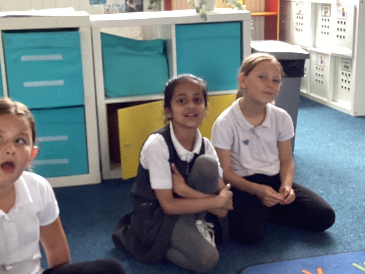 PlasnewyddPS's tweet image. Time for a treat…. Then karaoke. What a great class of performers @Dosbarth__Melyn @CSCJES @CSC_ExpArts 💛💛💛