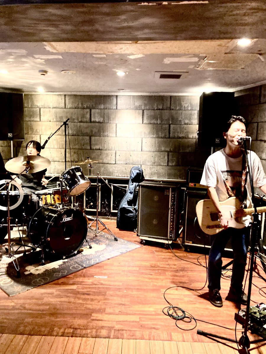 DFM_ishii's tweet image. 昨夜はDEEPFREEZEMANIA西荻窪pitbarライブでした!久々リハ無しライブ緊張しましたがボチボチ楽しくできした♪対バンは🎤と演奏に感情有り見入ってしまいました👍いつもありがとう😊@pitbar
phot.
◾︎おまえ
◾︎Achin'