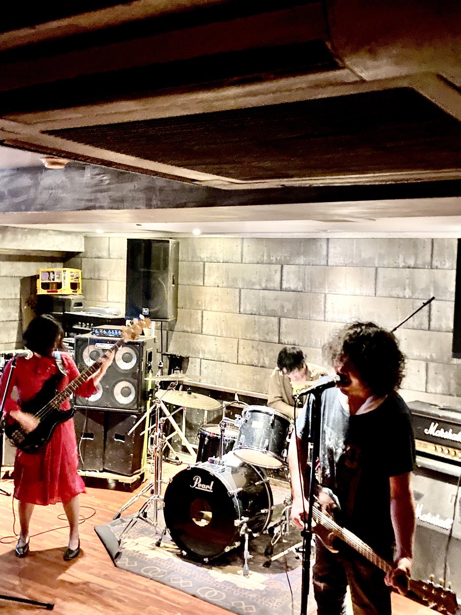 DFM_ishii's tweet image. 昨夜はDEEPFREEZEMANIA西荻窪pitbarライブでした!久々リハ無しライブ緊張しましたがボチボチ楽しくできした♪対バンは🎤と演奏に感情有り見入ってしまいました👍いつもありがとう😊@pitbar
phot.
◾︎おまえ
◾︎Achin'