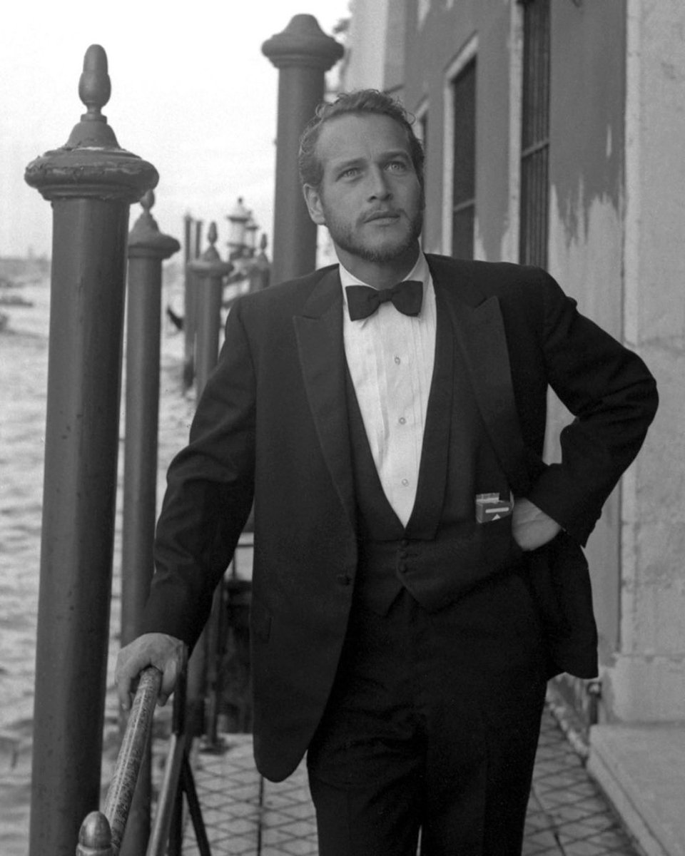 docfilmschicago's tweet image. Paul Newman enjoying himself at the 1963 Venice Film Festival.
Closing out our Neo-Westerns series, HUD stars Newman as a likable renegade who clashes with his uptight father. Screening one more time tonight at 7PM 🎞️.