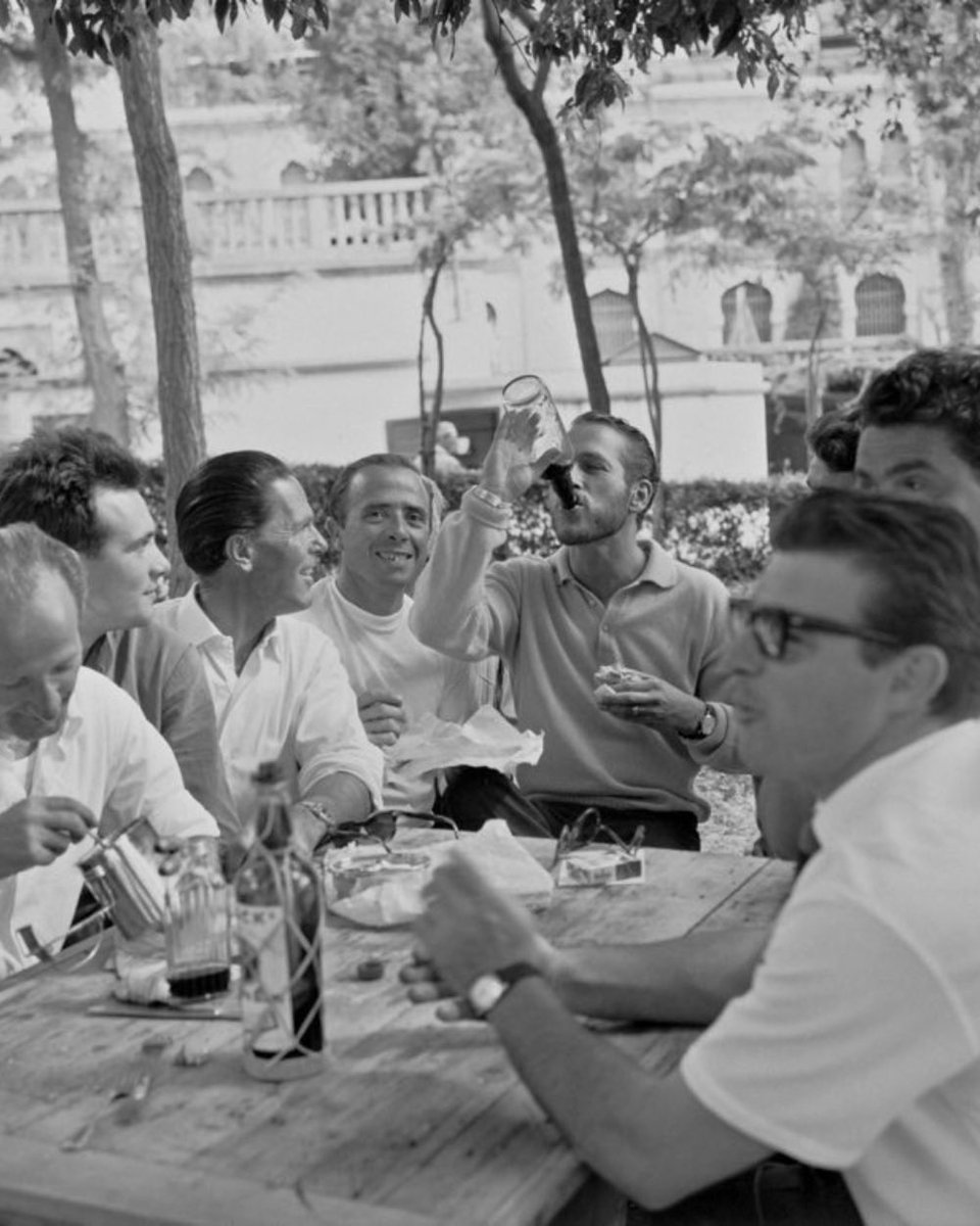 docfilmschicago's tweet image. Paul Newman enjoying himself at the 1963 Venice Film Festival.
Closing out our Neo-Westerns series, HUD stars Newman as a likable renegade who clashes with his uptight father. Screening one more time tonight at 7PM 🎞️.