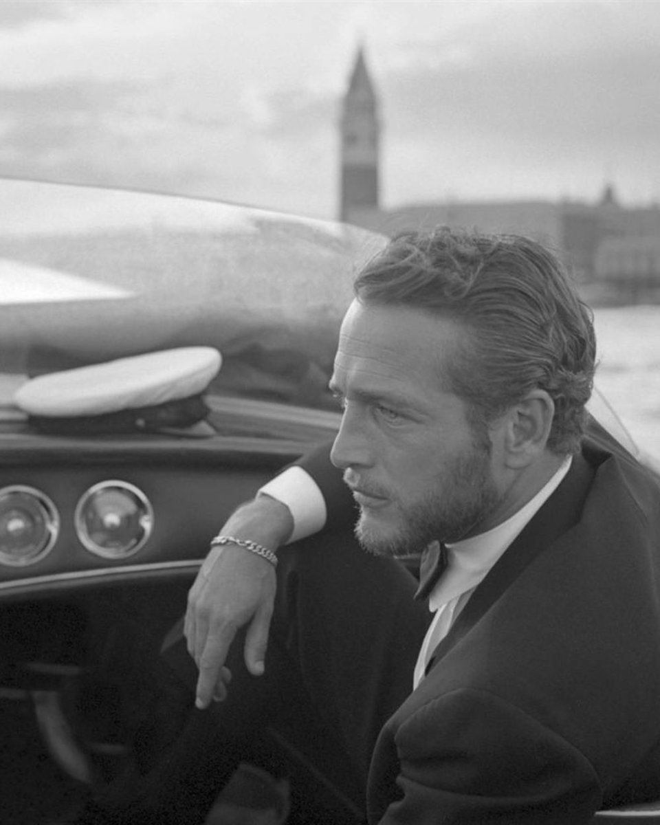 docfilmschicago's tweet image. Paul Newman enjoying himself at the 1963 Venice Film Festival.
Closing out our Neo-Westerns series, HUD stars Newman as a likable renegade who clashes with his uptight father. Screening one more time tonight at 7PM 🎞️.