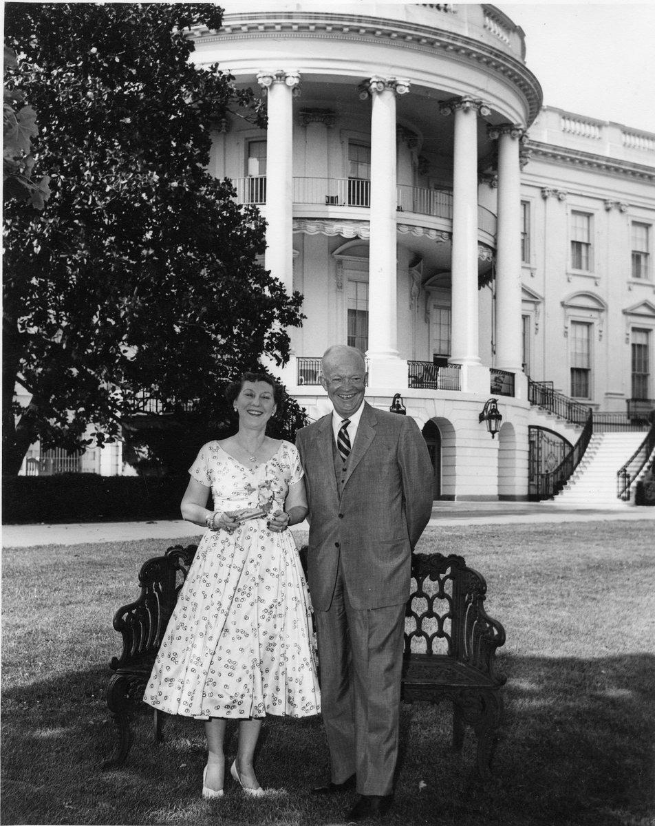 IkeLibrary's tweet image. Why are Ike and Mamie so happy? Because they just heard that Newsweek has named the Eisenhower Presidential Library as a nominee for America's best presidential attraction!
Vote here: newsweek.com/readerschoice/…
Image: Eisenhower Presidential Library, 72-947-2.
#Ilikeike #ikelife
