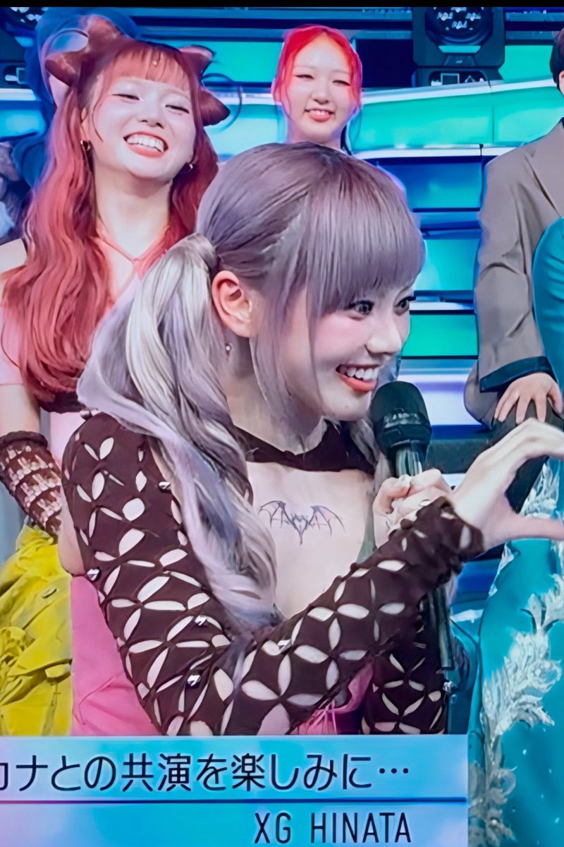 嬉しくて目がまんまるなHINATA、見守るJURIAとChika（HANA）ちゃん