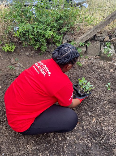 MRP_Foundation's tweet photo. Today, we honour Madiba’s legacy by stepping out of office and into action to do good for our youth. 450+ Mr Price Group associates are volunteering at 3 Durban youth-focused NGOs, supporting and empowering youth from disadvantaged communities. #MandelaDay #OutofOfficeIntoAction https://t.co/6YAZvKJbMG