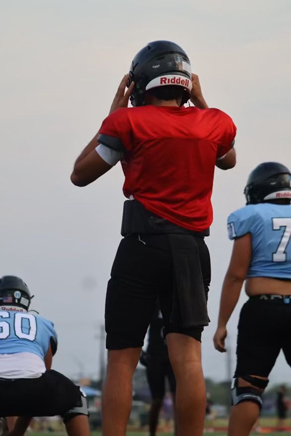 EthanAgs2026's tweet image. I am ecstatic to say that I will be attending today’s @SNUFootball Camp this Afternoon. Exited to sling it and make great relationships with @CoachHada and @coach40evans!!!
@HarlanHawks_FB @CoachMikeDarr @CoachCardenas1 @Coach_JMolina @Coach_Inco @CoachPhilyaw @RPQBAcademy…