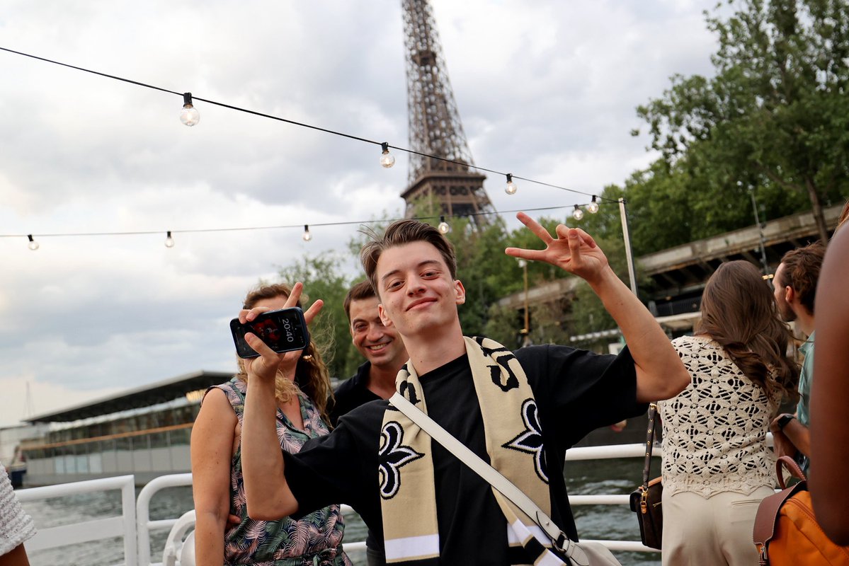 SaintsEnFrance's tweet image. 🇫🇷 Une soirée inoubliable sur la Seine pour le 14 Juillet. Merci à nos amis français pour votre accueil et votre passion pour le 🏈 !
🇺🇸 An unforgettable Bastille Day on the Seine. Thanks for the warm welcome and all the love, France!
@Saints | @NFLFrance | @SaintsinComm