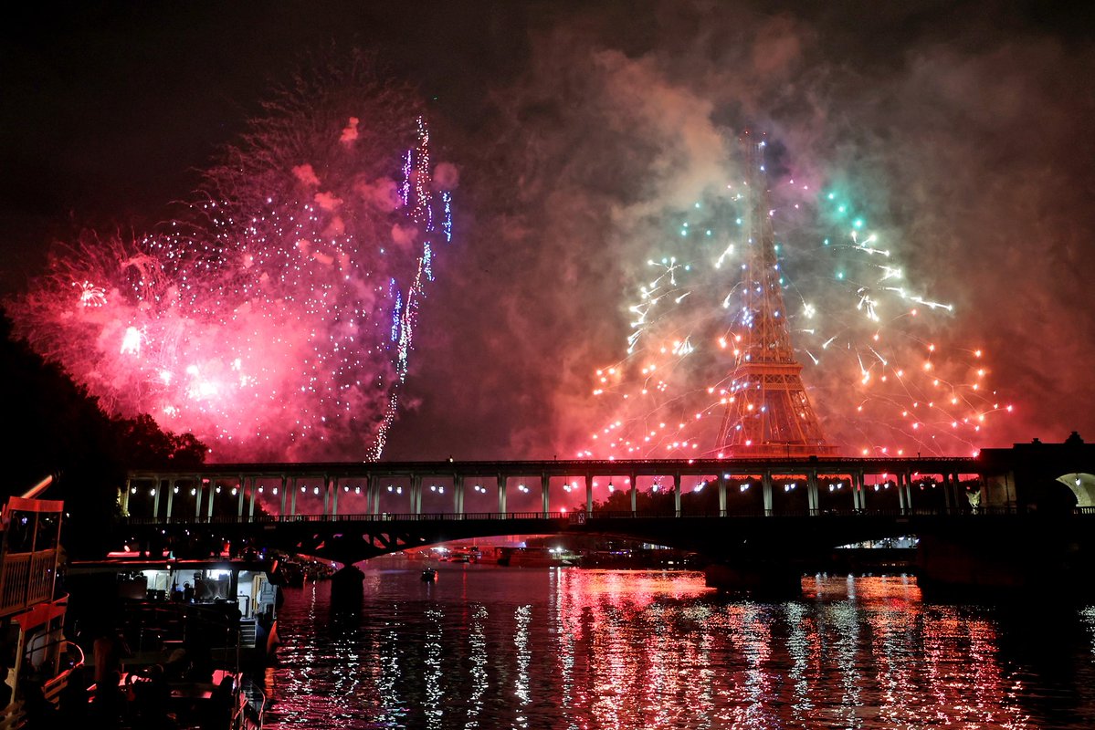 SaintsEnFrance's tweet image. 🇫🇷 Une soirée inoubliable sur la Seine pour le 14 Juillet. Merci à nos amis français pour votre accueil et votre passion pour le 🏈 !
🇺🇸 An unforgettable Bastille Day on the Seine. Thanks for the warm welcome and all the love, France!
@Saints | @NFLFrance | @SaintsinComm