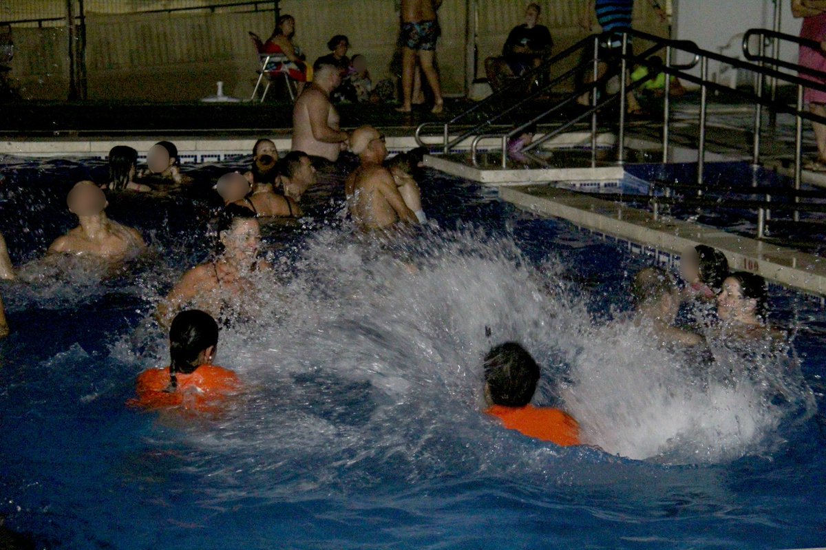 Ayto_Cartama's tweet image. Gran éxito de ‘Mójate en la noche’ en la piscina de Cártama Pueblo 💦
👋🏻 Entradas para la edición en la piscina de Estación de Cártama ¡AGOTADAS!
#Cártama #verano2025 #ocio