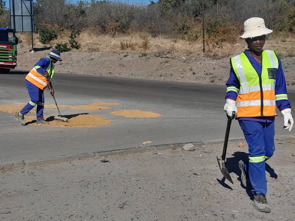 Hwange Local Board (@hwangetown) on Twitter photo Hwange Local Board continues routine road maintenance across its network to enhance safety and ensure smooth travel for both motorists and pedestrians <a href="/HwangeResidents/">Greater Whange ResidentsTrust</a> <a href="/real_Godfatha/">Praise Moyo</a> <a href="/zinaraZW/">ZINARA</a> <a href="/UcazOfficial/">Urban Councils Association of Zimbabwe</a> <a href="/molokele/">Fortune Daniel Molokele</a> <a href="/MoLGPWZim/">Ministry of Local Government and Public Works</a> <a href="/LyejaFM/">Lyeja FM</a> <a href="/RutendoMapfumo/">Rutendo Mapfumo</a> <a href="/Vostile1/">Vostile</a> Hwange Local Board continues routine road maintenance across its network to enhance safety and ensure smooth travel for both motorists and pedestrians <a href="/HwangeResidents/">Greater Whange ResidentsTrust</a> <a href="/real_Godfatha/">Praise Moyo</a> <a href="/zinaraZW/">ZINARA</a> <a href="/UcazOfficial/">Urban Councils Association of Zimbabwe</a> <a href="/molokele/">Fortune Daniel Molokele</a> <a href="/MoLGPWZim/">Ministry of Local Government and Public Works</a> <a href="/LyejaFM/">Lyeja FM</a> <a href="/RutendoMapfumo/">Rutendo Mapfumo</a> <a href="/Vostile1/">Vostile</a>