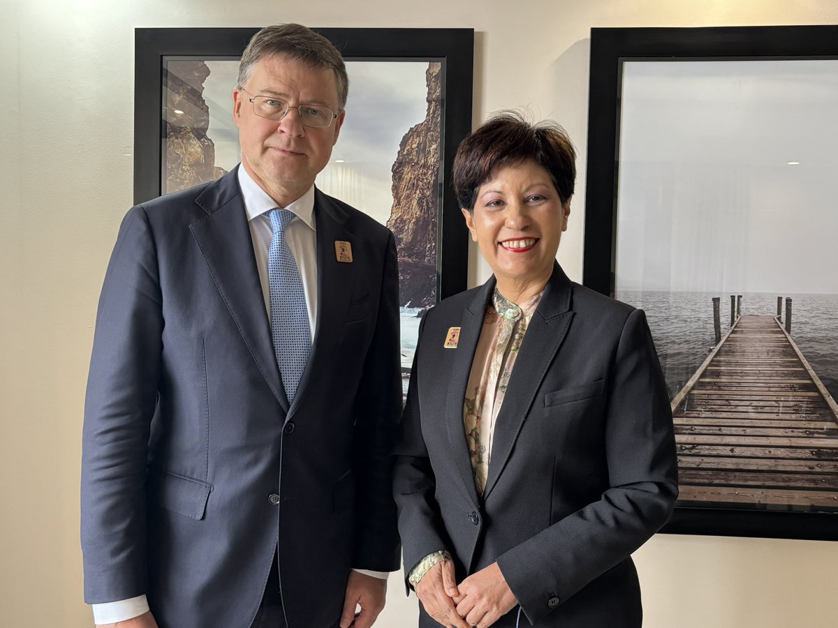 VDombrovskis's tweet image. Pleased to meet Singapore Minister Ms Indranee Rajah at the #G20SouthAfrica.
We agreed on further strengthening EU - Singapore economic and trade relationship 🇪🇺🇸🇬
I thanked the Minister for Singapore’s constant support to Ukraine and rules-based world.