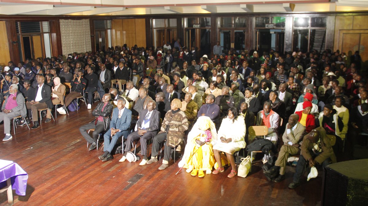 amutambara's tweet image. Mutare Book Launch Video
Big up to Manicaland for the massive 350+ crowd that filled up Queens Hall. Standing room only.
What a spectacular and festive launch!
Indeed, AI should be explained in the vernacular. At least we should try.
Thanks (among many): Headmaster Shepherd…