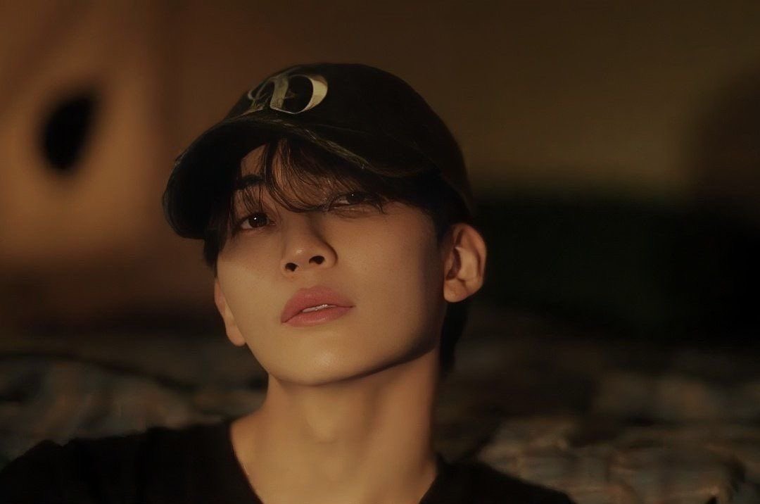ulapwrite's tweet photo. 🔞 jeonghan x oc au.

— mira and jh have been best friends for years. to everyone, they’re perfect together…except they’ve never crossed that line. until a game changes everything. one question. and suddenly, nothing feels the same. https://t.co/Jus2FgQOJT