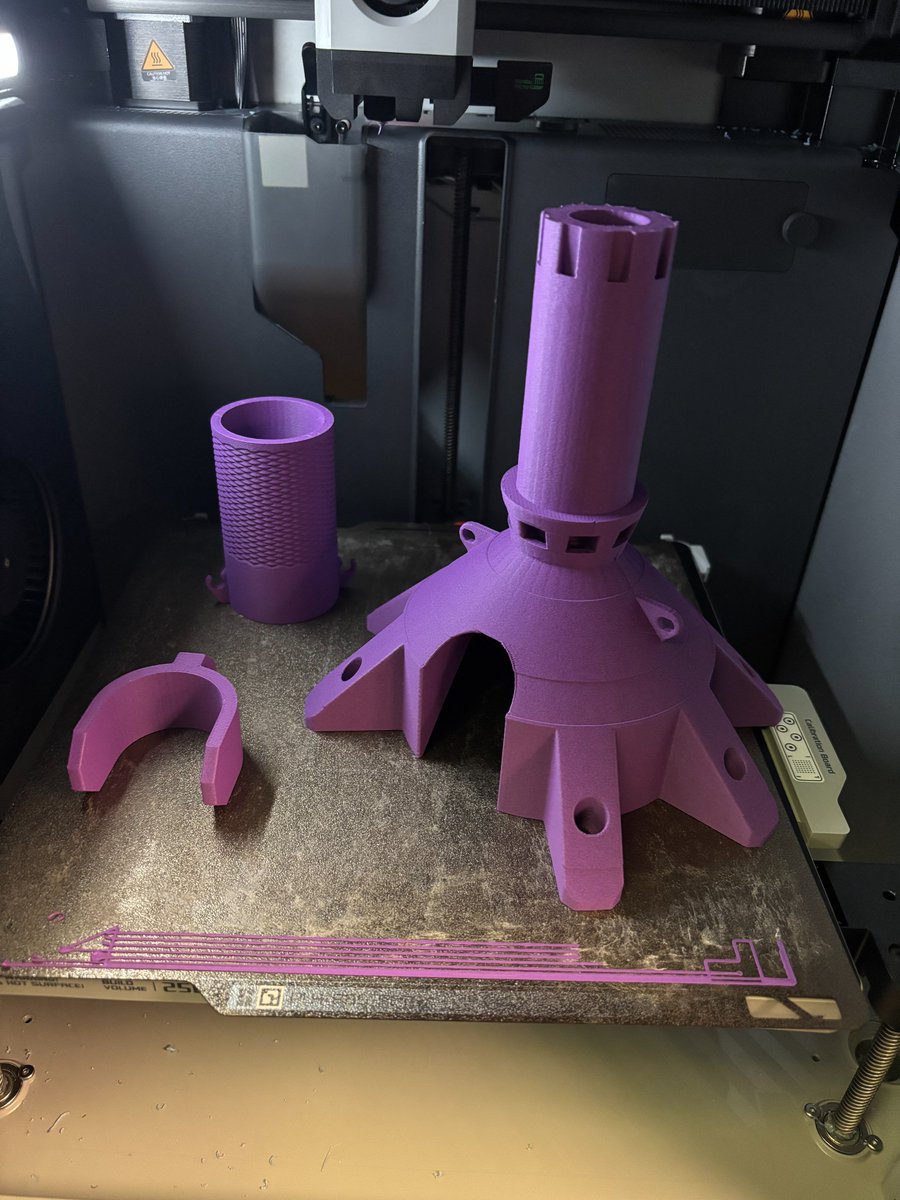 RuralTechFund's tweet image. Mr. Miller&apos;s students in Newport, VT, have made everything from windmill blades &amp;amp; water rocket launchers to evolution skulls &amp;amp; student-designed trophies with their 3D printer. Even a snowblower shutoff key for maintenance! 🧠
