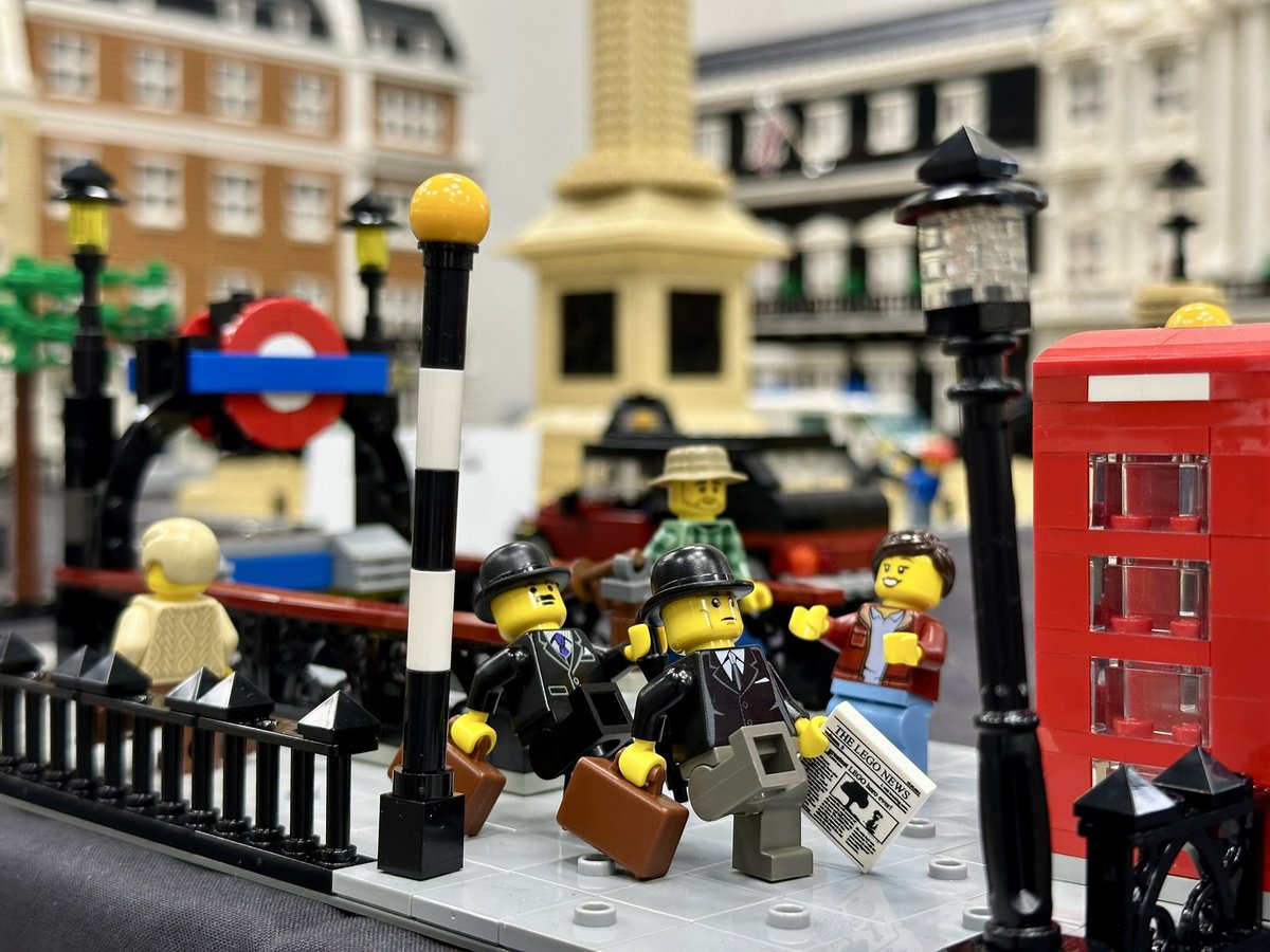 KABA64724932's tweet image. #見た人も無言でなにかイギリスあげる
#LEGO #MontyPython #SillyWalk #モンティ・パイソン