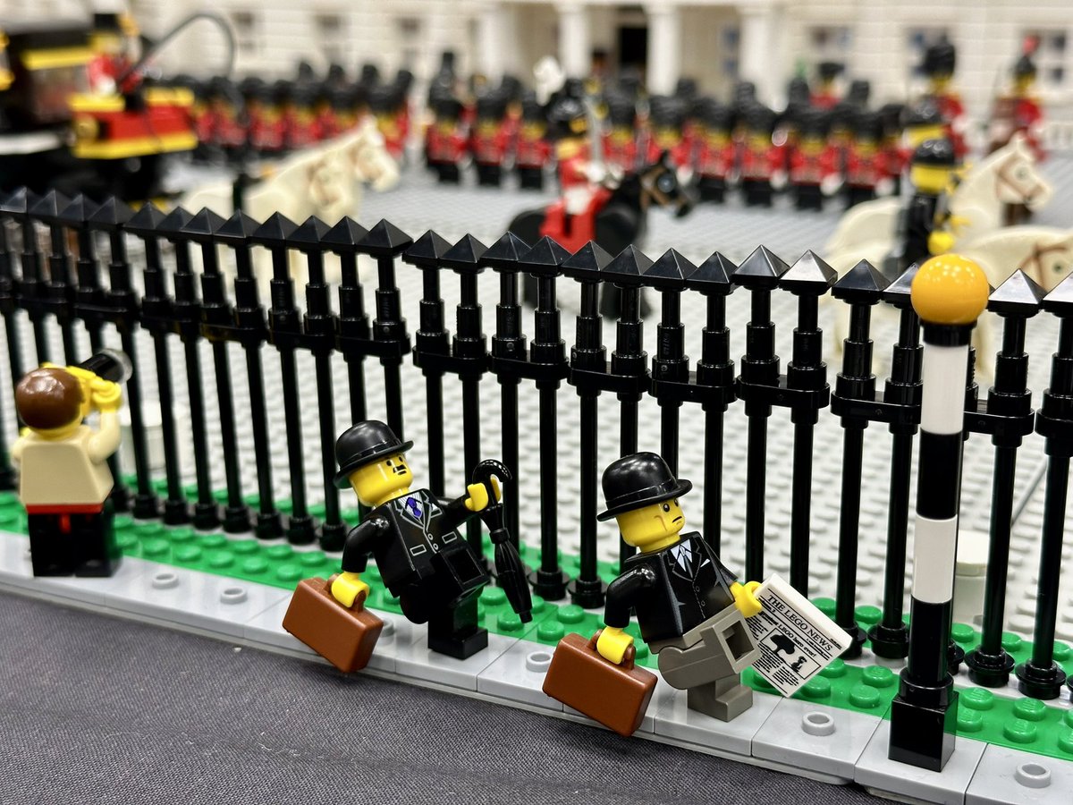 KABA64724932's tweet image. #見た人も無言でなにかイギリスあげる
#LEGO #MontyPython #SillyWalk #モンティ・パイソン