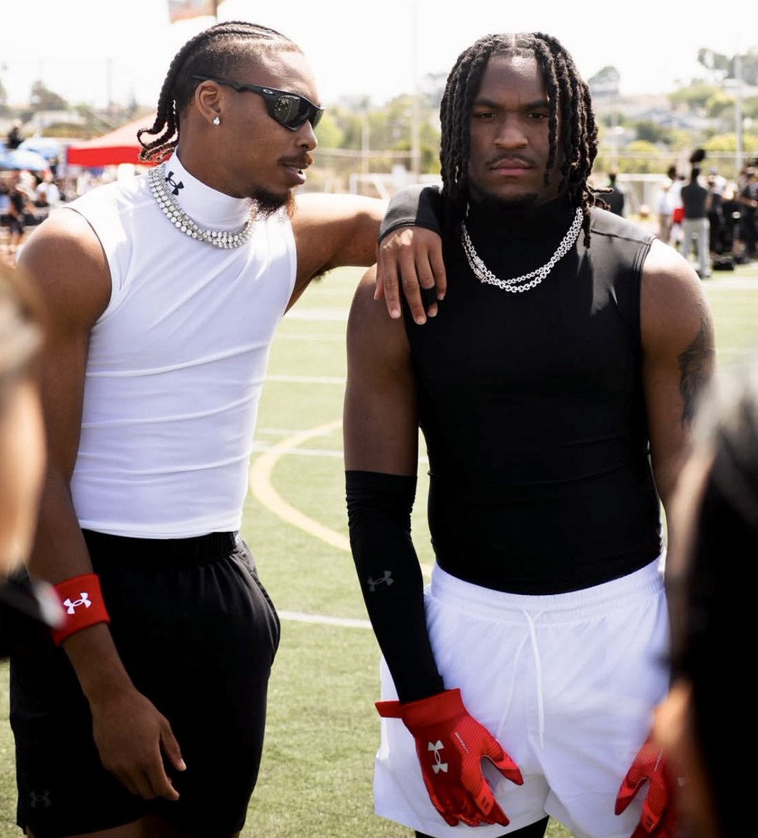 bearsnetwork_'s tweet image. #Bears rookie WR Luther Burden III with Vikings All-Pro WR Justin Jefferson 🔥
(via sawyerrizza/IG)