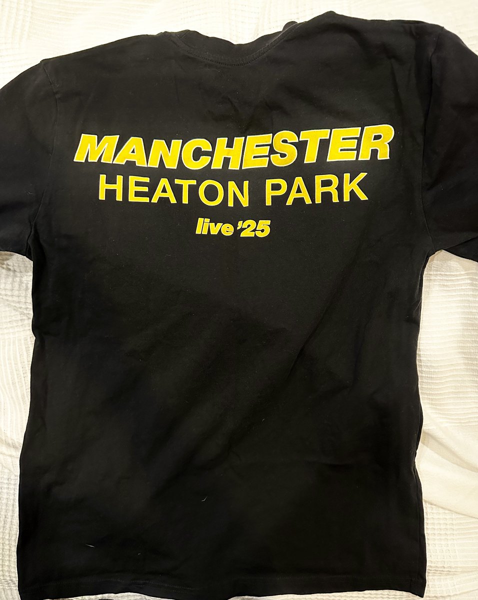 ส่งต่อ เสื้อ live event oasis 25 in Manchester เสื้อคอนเฉพาะอีเวนท์ รอบ homecoming gig. 
Heaton park,Manchester (london ไม่มี)

📍 Size S (ส่งต่อเพราะใหญ่เกินไป) 
📍พร้อมส่ง ของถึงไทยแล้ว 
📍ราคา 1700 รวมส่ง ems 
** ของแท้จาก official store**

 #ตลาดนัดoasis #oasis