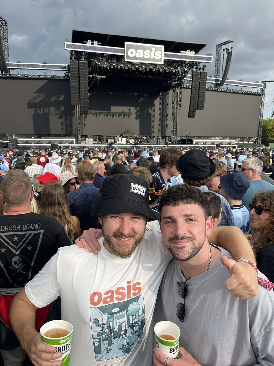 Lewisburnage17's tweet image. Waited a lifetime to see Oasis but was thrown out because of some idiots behind me with flares. security team pointed towards us and I was caught in the crossfire. thrown out the gig for no reason and left stranded alone.@liamgallagher @oasis