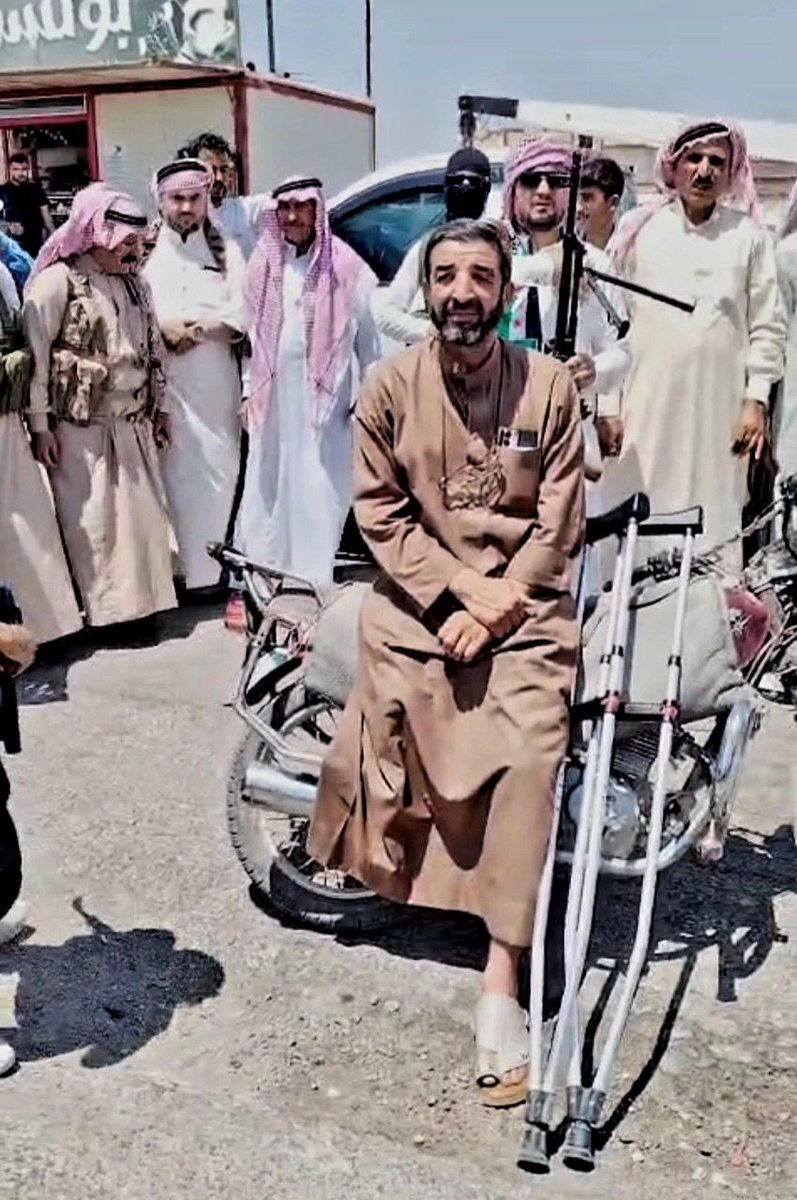 ahmadalsbaih0's tweet image. رغم أن قدمه مبتورة، لم يتردد لحظة في تلبية نداء النخوة.. العم ابو حسن الأبرز #السويداء