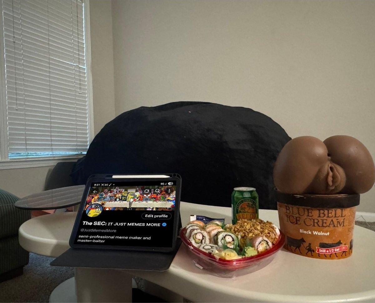 JustMemesMore's tweet image. Some people call me "weird" for eating sushi for breakfast, am I the only one?