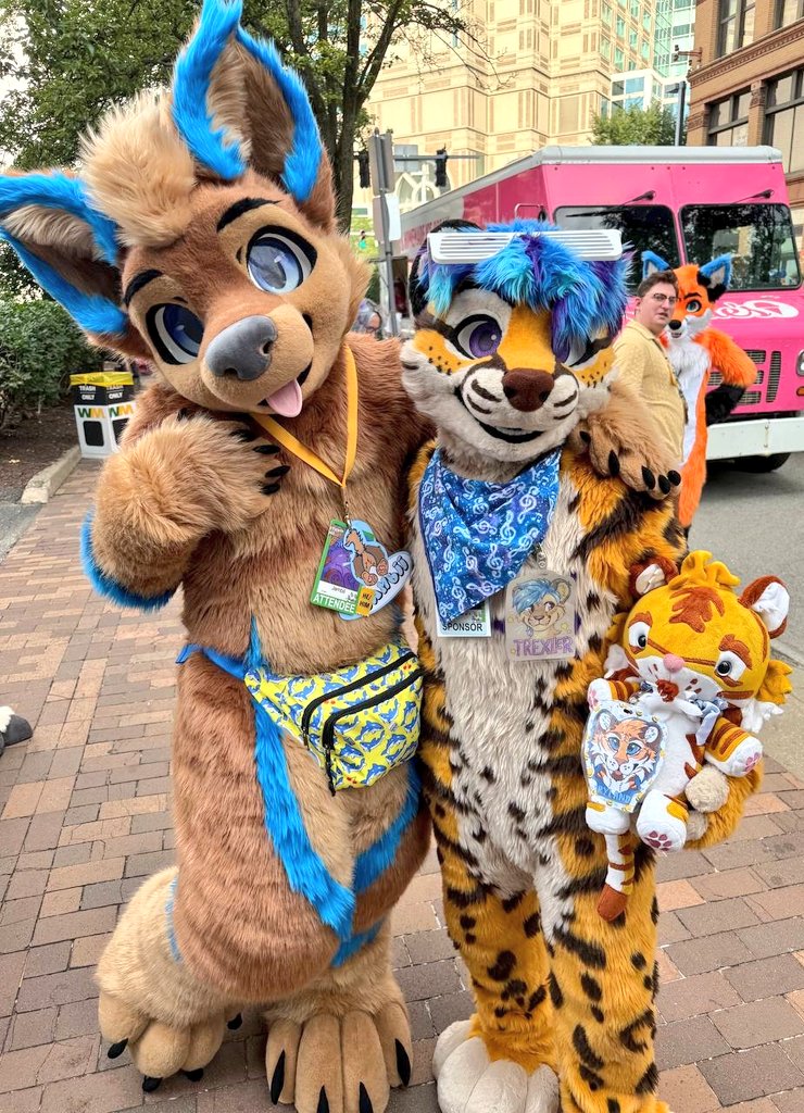 Trexler 💙 (@trexlerpvp) on Twitter photo Me, my friend <a href="/Axcium_/">Jambii 🔜 FD</a>, and my stupid son at the #Anthrocon2025 block party! #FursuitFriday
📸: <a href="/WeedleGod24/">Storm Shadow</a> Me, my friend <a href="/Axcium_/">Jambii 🔜 FD</a>, and my stupid son at the #Anthrocon2025 block party! #FursuitFriday
📸: <a href="/WeedleGod24/">Storm Shadow</a>