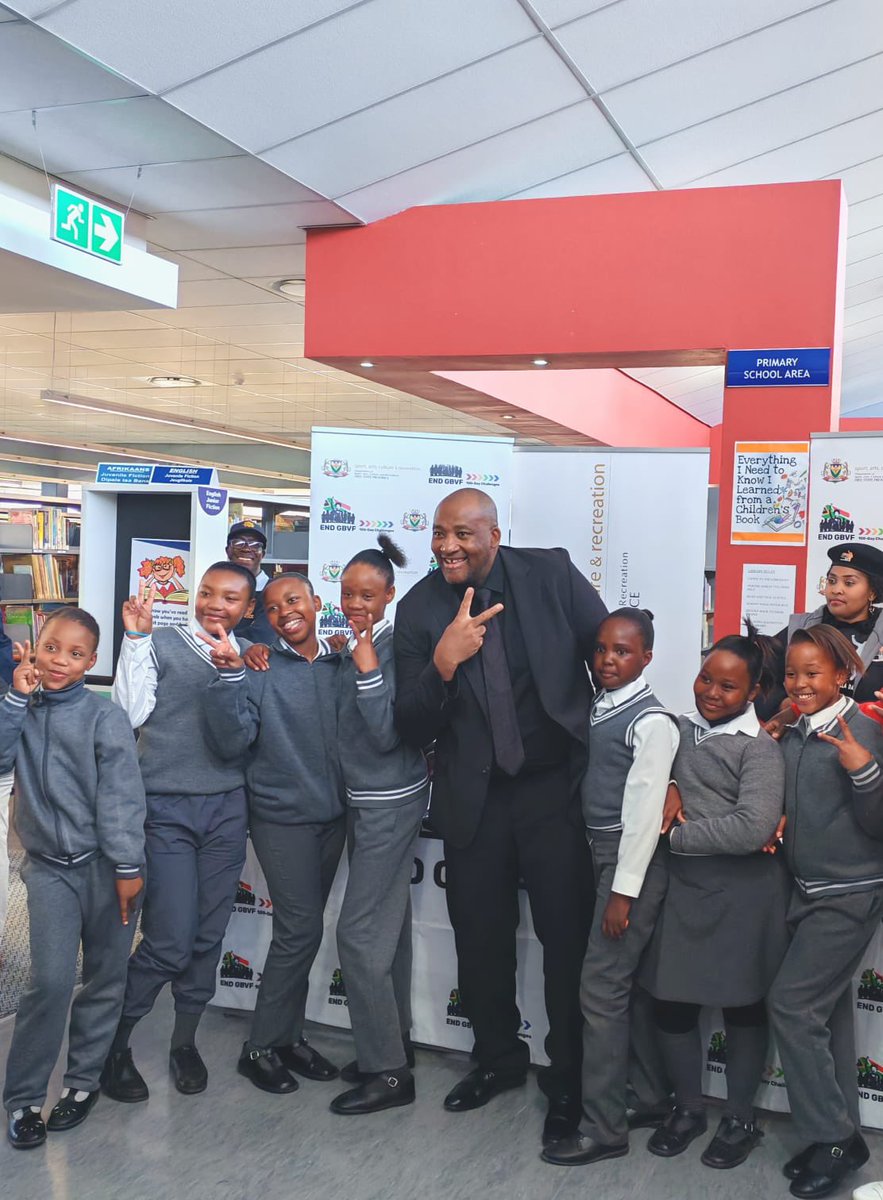GaytonMcK's tweet image. We have opened a State of the Art library in Wepener today. Well done to everyone that made this possible today on Mandela Day.